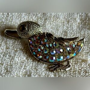 Beautiful Vintage Gold Tone Sparkly Aurora Borealis Gemstone Duck Brooch